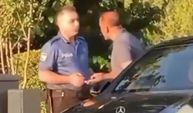Denizli’de trafik kazası sonrası polis memuruyla sürücünün kavgası kamerada