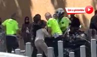 Yol ortasında kavga eden kadınları trafik polisleri ayırdı: O anlar kamerada!