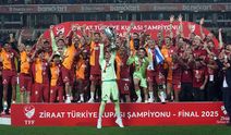 Şampiyon Galatasaray kupasını kaldırdı