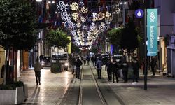 İstiklal Caddesi gaz kaçağı nedeniyle bir süre yaya geçişine kapatıldı