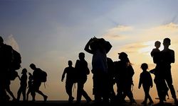 Bakır yüklü TIR'ın dorsesinden 64 kaçak göçmen çıktı