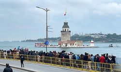 Yeniden ziyarete açılan Kız Kulesi'ne vatandaşlardan yoğun ilgi