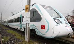 Milli elektrikli tren bugün ilk yolcuları ile raylara çıkıyor