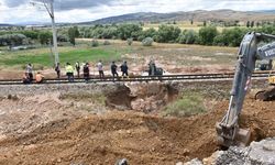 Kırıkkale’de sağanak etkili oldu: Dereler taştı, tren yolunda göçük meydana geldi