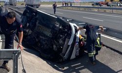 Aksaray'da bariyerlere çarpan otomobildeki çocuk öldü, 5 kişi yaralandı