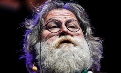 Ali Nesin kimdir?