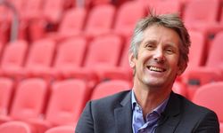 Eski kaleci Edwin van der Sar, beyin kanaması geçirdi