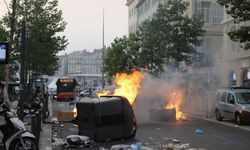 Fransa genelinde patlak veren olayların yeni merkez üssü Marsilya ve Lyon: Mağazalar yağmalanıyor