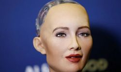 Vatandaşlık alan ilk robot Sophia, Antalya’ya geldi