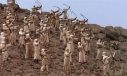 Uhud Savaşı'nda okçuların tepeyi terk etmesi olayı nedir?
