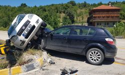 Karabük'te iki otomobilin çarpıştı: 1 çocuk hayatını kaybetti, 8 yaralı var