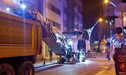 Kocaeli İzmit'te asfaltlama: Gece geç saatlere kadar çalışıldı