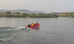 Murat Nehri’nde balık tutarken mahsur kaldılar!