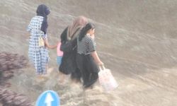 Ağustos ayında Erzurum'da sağanak yağış yolları göle çevirdi