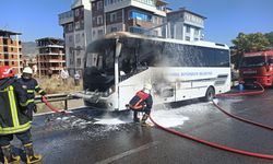 Kastamonu'da seyir halindeki İBB'ye ait yolcu midibüsü yandı