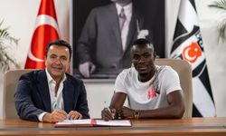 Eric Bailly, Beşiktaş'a imzayı attı, formayı giydi