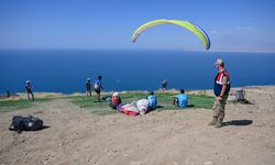 Van'da Yamaç Paraşütü ve Paramotor Hedef Şampiyonası sürüyor