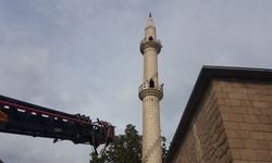 Bingöl'de yıldırım düştü: Cami minaresi hasar gördü