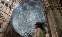 NASA görüntülerinden oluşan 'Museum of the Moon' isimli sanat eseri sergileniyor