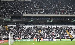 Beşiktaş taraftarının bir kısmı stattan ayrılmadı: Ahmet Nur Çebi'ye istifa çağrıları