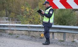 Erzurum'da dereye devrilen otomobilin sürücüsü öldü