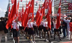 İzmir'de Cumhuriyet Bayramı büyük bir coşkuyla kutlandı