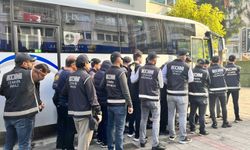 İzmir'deki FETÖ'ye 'Kıskaç' operasyonunda 28 tutuklama