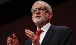 Eski İngiltere İşçi Partisi Lideri Jeremy Corbyn: Gazze'de insanlar karanlıkta ölüyor