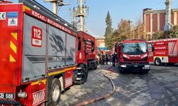 Kocaeli'de plastik fabrikasında yangın: 1'i ağır 3 kişi yaralandı