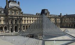 Paris'teki Louvre Müzesi bomba ihbarından dolayı kapatıldı