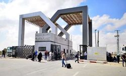 İsrail, Refah Sınır Kapısı'nda yolcu binasını ateşe vererek kullanılamaz hale getirdi