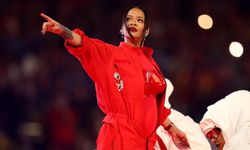 Rihanna sahneye dönüyor