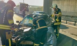 Kocaeli'de maden suyu yüklü tıra çarpan otomobildeki 3 kişi yaralandı