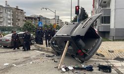 Samsun'da hafif ticari araç ile otomobil çarpıştı: 2'si polis 4 kişi yaralandı