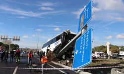 Denizli'de tur otobüsü ile otomobil çarpıştı: 30 yaralı