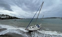 Bodrum'da fırtına yelkenliyi kıyıya sürükledi