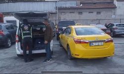Bakırköy'de turistleri almak için Türk yolcuları indiren taksici yakalandı 