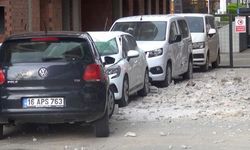 Bursa'da 14 katlı inşaatın duvarı 3 otomobilin üzerine yıkıldı