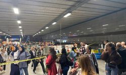 Mecidiyeköy metrobüs durağında şüpheli paket alarmı: Sinir krizi geçirdi