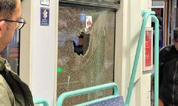 Zeytinburnu'nda tramvaya taşlı saldırı