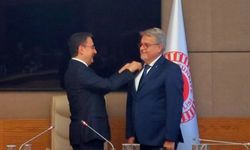 Ali Babacan’ın rozet taktığı Nezih Özuyar, istifa edip tekrar İYİ Parti’ye katıldı