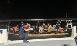 İzmir açıklarında 90 düzensiz göçmen kurtarıldı, 123 göçmen yakalandı