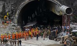 Hindistan'da tünelde mahsur kalan işçilerin kurtarma çalışmaları sürüyor