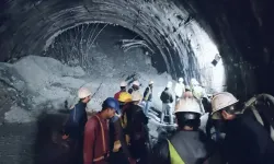 Hindistan'da tünelin çökmesi sonucu mahsur kalan işçileri kurtarma çalışmaları sekteye uğradı