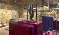 Türkiye'ye iade edilen Herakles heykeli ve Altın Taç, Anadolu Medeniyetleri Müzesi'ndeki sergide