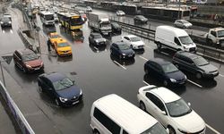 İstanbul'da yağmurun da etkisiyle trafik yoğunluğu yaşanıyor