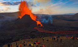 İzlanda volkanik patlamaya hazırlanıyor ve yüzlerce depremle sarsılıyor
