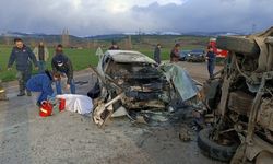 Bursa'da midibüsle otomobilin çarpıştığı kazada 1 kişi öldü, 4 kişi yaralandı