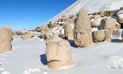 Nemrut Dağı'na yılın ilk karı yağdı