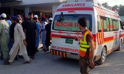 Pakistan'da polise bombalı saldırı: 5 ölü